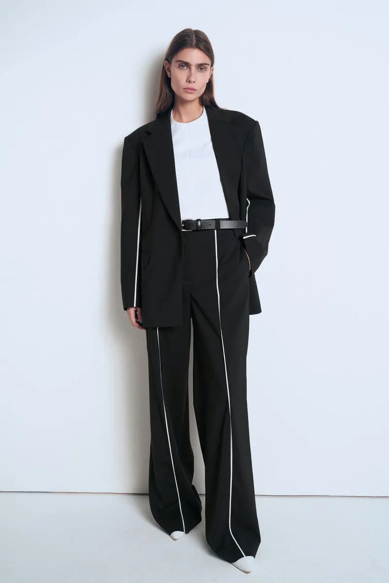 BLACK JACKET WITH WHITE DETAIL